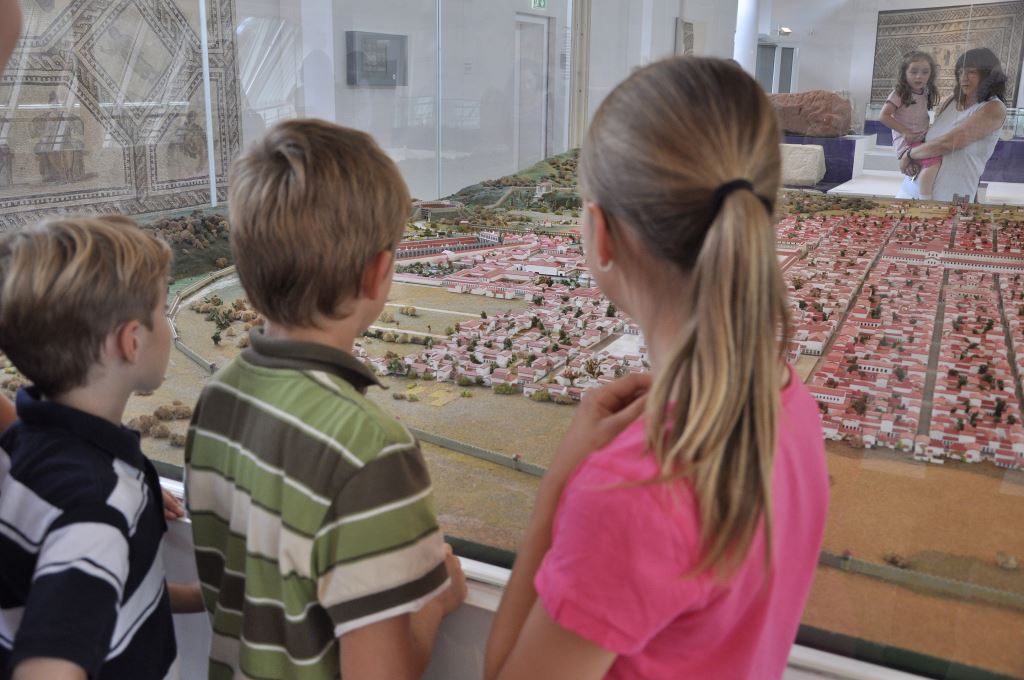 Rätsel Tour durch Römerzeit Zentrum der Antike Trier